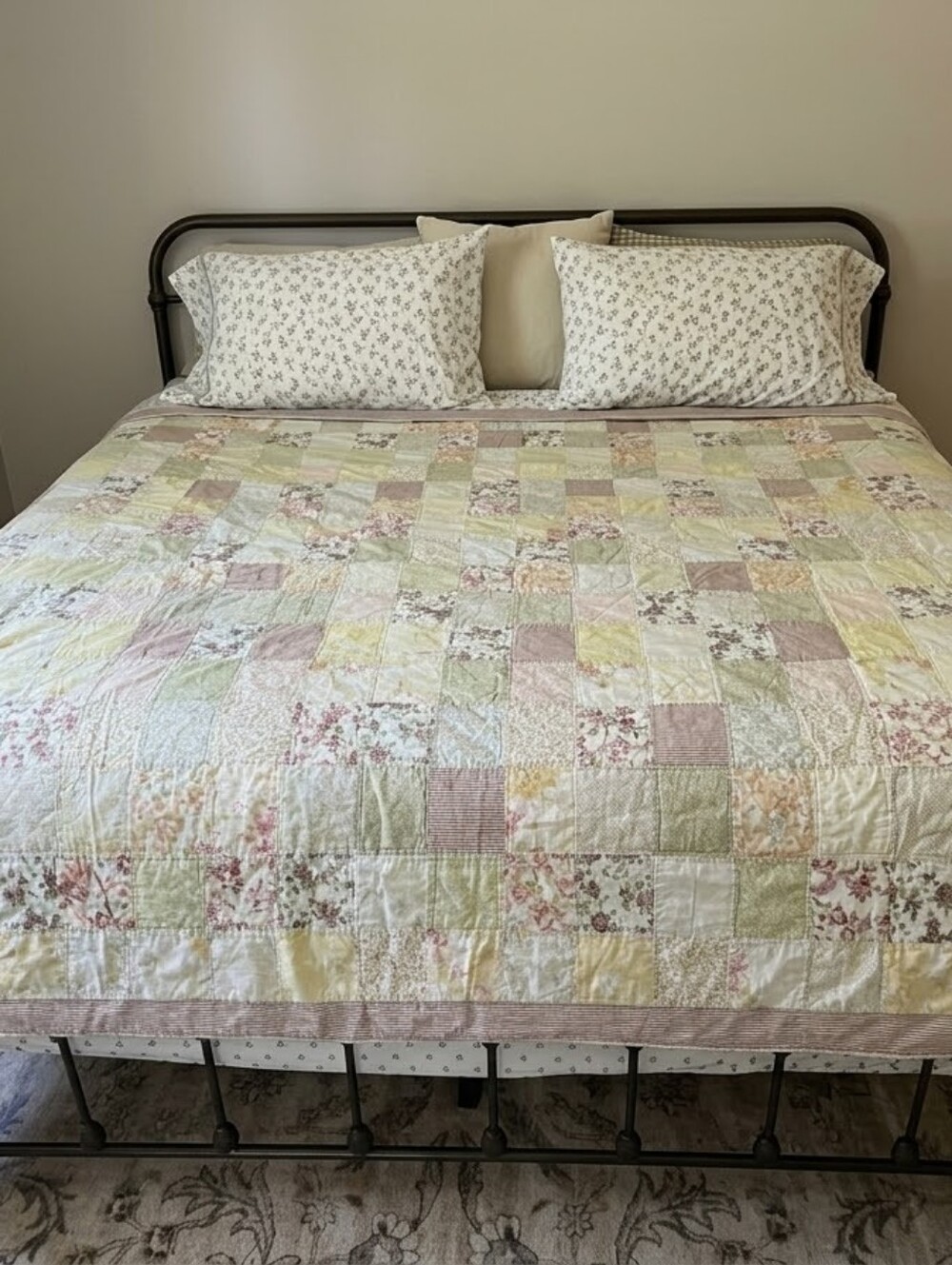Patchwork Floral Quilt - Cream and Pastels